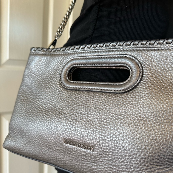 MICHAEL KORS | Chelsea Metallic Silver Whipped Bag - Picture 3 of 8